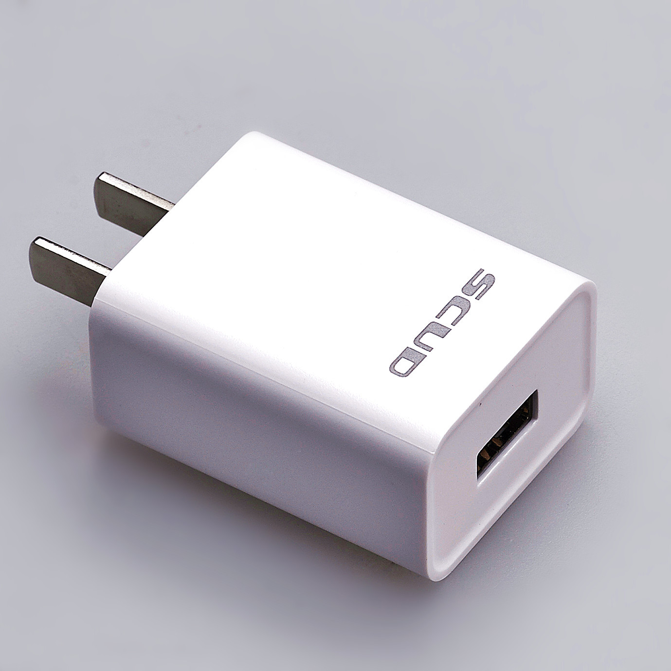 

Зарядное устройство для мобильных телефонов Scud 5v2A USB