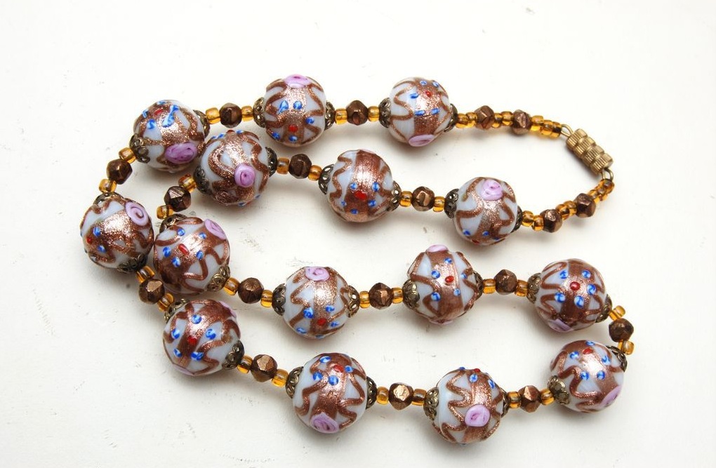 

Украшение на шею Venetian Wedding Cake Beads