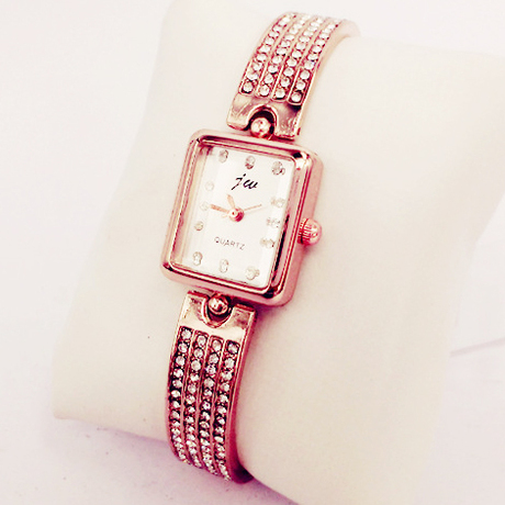 爱逛街为您找到手镯手表相关的宝贝,您可以在下面的板块中挑选喜欢的