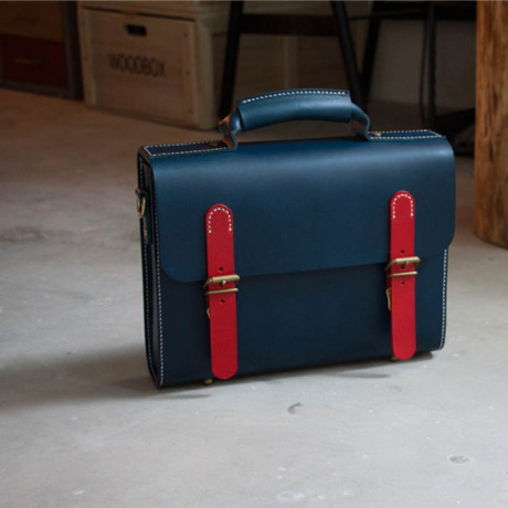 爱逛街为您找到牛皮邮差包相关的宝贝,您可以在下面的板块中挑选喜欢