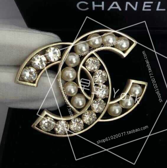 

Брошь Chanel A85331