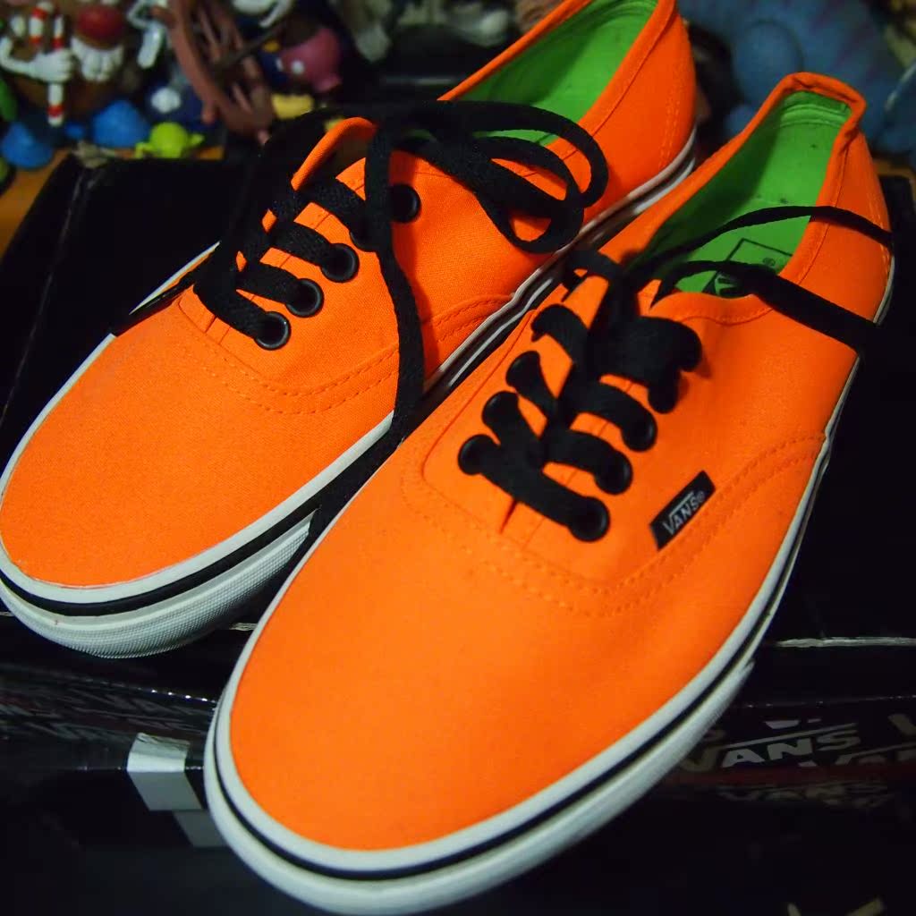 

Демисезонные ботинки VANS SUPRA