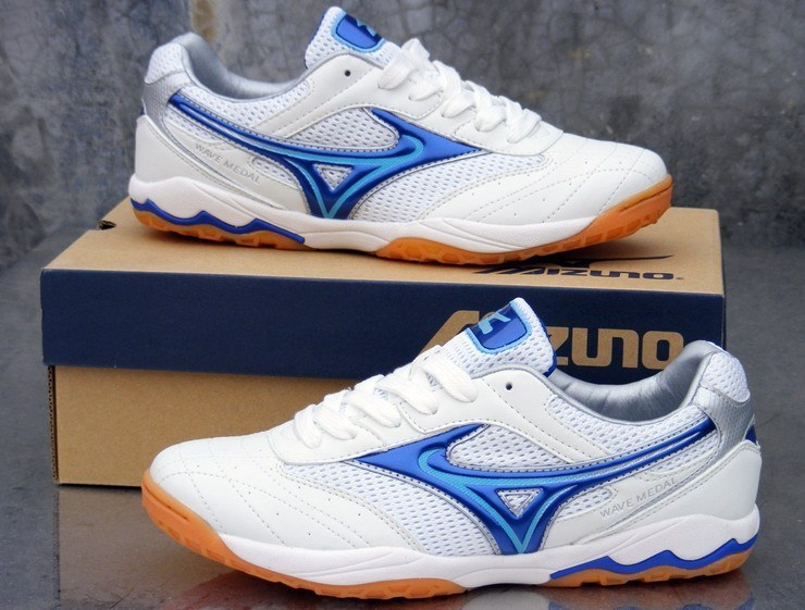 

Обувь для настольного тенниса MIZUNO 2015