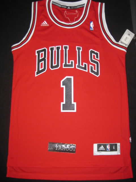 

одежда для занятий баскетболом Adidas Rose R30 SW Swingman