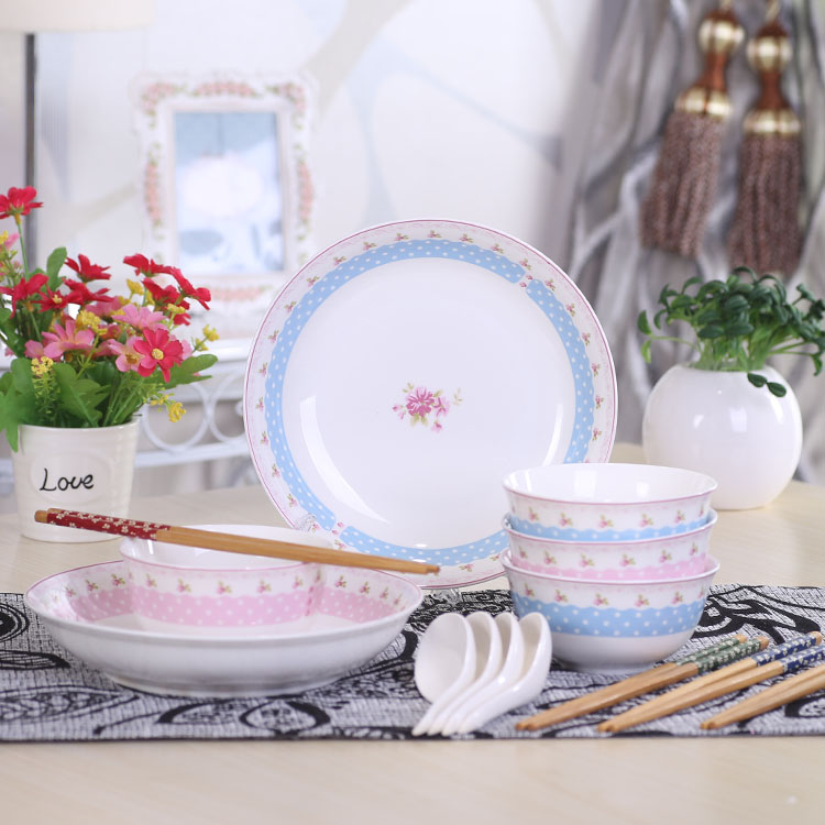 

Набор фарфоровой посуды Feather in ceramics