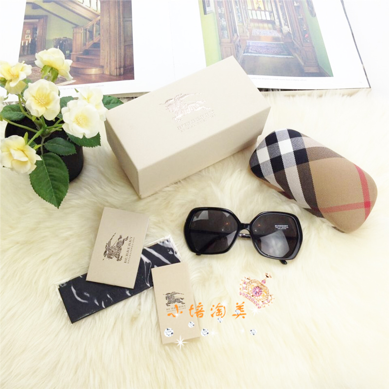 

Солнцезащитные очки Burberry 2015 B4122