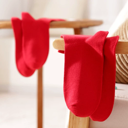 Красные хлопковые носки для влюбленных, зимний дышащий комфортный оберег на день рождения подходит для мужчин и женщин, коллекция 2021