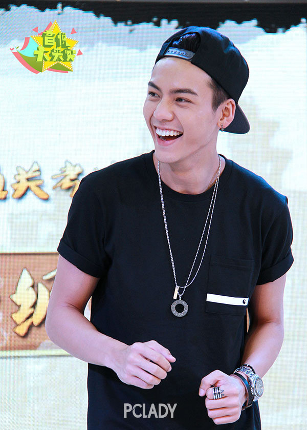     宝格丽这款bvlgari bvlgari系列项链是陈伟霆最常佩戴