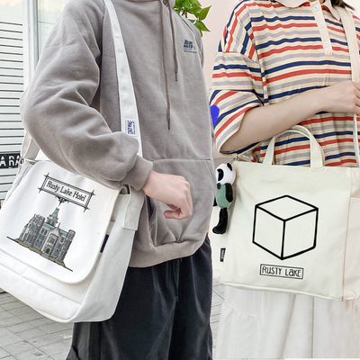 taobao agent Mano Rust Lake Hotel Canvas Bag Game Men's Female Shoulder Bags Cousin Personalized Japanese Two -dimensional Bag