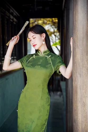 [Маленький зеленый] Qiu Xiang Green Пара полей и длинного темперамента Cheongsam Cheongsam