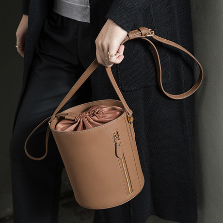 爱逛街为您找到潮水桶包相关的宝贝,您可以在下面的板块中挑选喜欢的