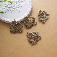 Одна пустая роза бронзового цвета (берет 7 на 10 на 10)