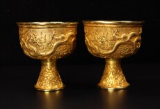 Винтажные предметы обихода из золота 金器鎏金手工錾刻龙杯...