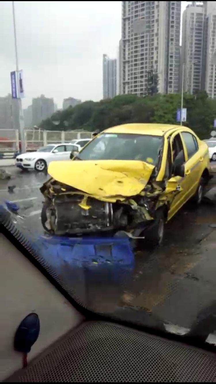 鹅公岩大桥多车相撞 | 今起重庆8区多地将停气