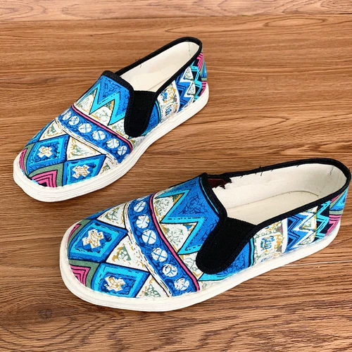 Традиционная ручная тысяча тысяча -слойная ткань для кроссовки Женская домашняя ткань для стариков, легкие старые туфли с ткани Пекина плоская подошва бабушка