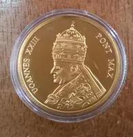 Памятная медаль Золотая рууоуи двадцать три ватикана в диаметре около 30 мм коллекции