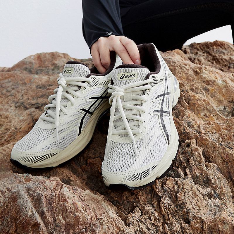 【人气款】ASICS亚瑟士官方正品女跑鞋GEL-FLUX 4缓震回弹运动鞋 鞋越实拍商品图