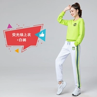 Лонгслив, белые штаны