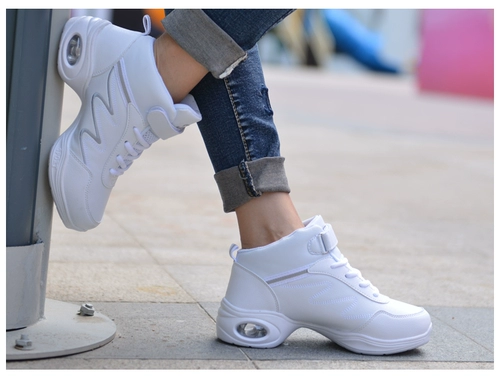 Белая спортивная обувь, демисезонные танцующие туфли