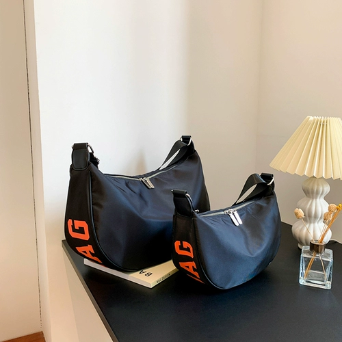 Небольшая небольшая сумка, сумка через плечо, универсальная вместительная и большая сумка на одно плечо, коллекция 2023, популярно в интернете