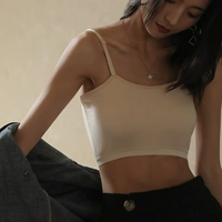 Короткий, абрикосовый