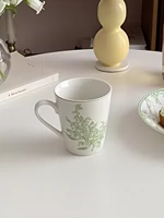 Зеленая лилия чашки