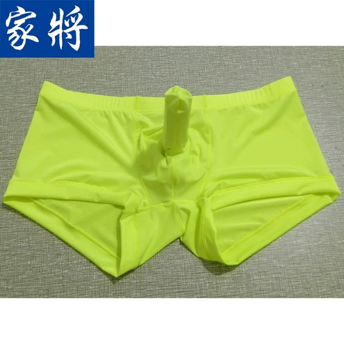 Фактический снимок мужского нижнего белья, нить, нос, плоский угол пистолета и яйца разделены