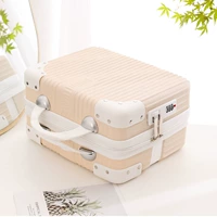 Кремового цвета