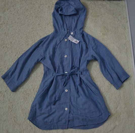 

женский плащ Lacoste $195