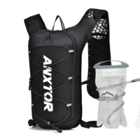 Черный рюкзак, емкость для воды