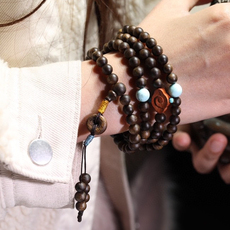 листья аквиларии