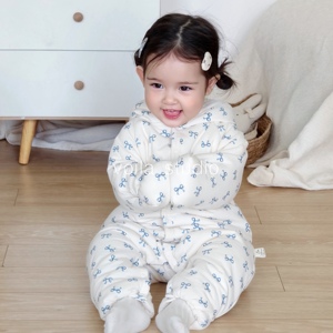 婴儿连帽连体加厚棉服