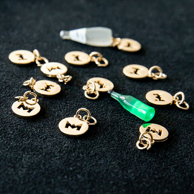 taobao agent BJD baby uses doll jewelry DIY to make alloy K gold small pendant m pendant BLYTHE Little Bula Ring