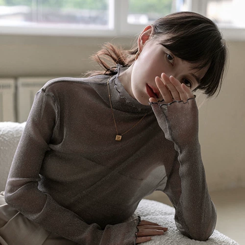 Приятный телу тонкий приталенный цветной кружевной шелковый лонгслив, высокий воротник