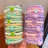 Зеленый, сиреневый, широкая цветовая палитра