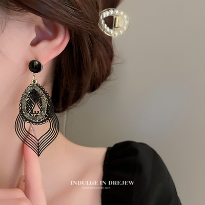 taobao agent Advanced demi-season black retro earrings, high-quality style