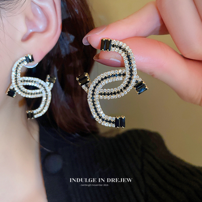 taobao agent Sexy sophisticated universal earrings, 2022, light luxury style