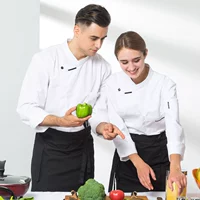 Белый лонгслив, черный фартук