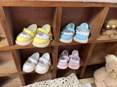 taobao agent Six points BJD baby shoes with buckle flowers small leather shoes blue yellow pink white shoes