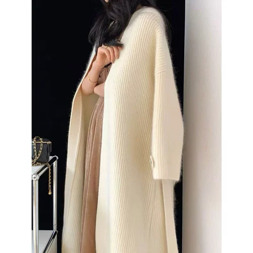 Белый свитер, демисезонная куртка, длинный кардиган, изысканный стиль, средней длины