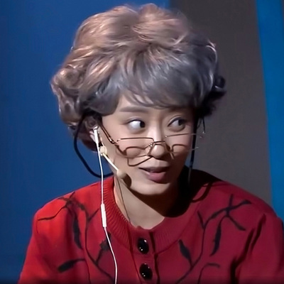 taobao agent Performing fake hair female short hair, grandma stage performance props short curly, grandma gray natural simulation full header