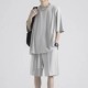 Светло-серый костюм с короткими рукавами