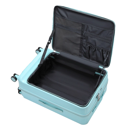 Вместительный и большой чемодан для путешествий