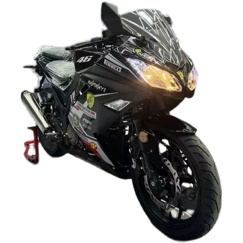 Мотоцикл Kawasaki Ninja R3 — спортивный взрослый байк, несколько цветовых вариантов, разрешён для регистрации