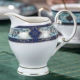 Cà phê Cup Saucer Bone China hộ gia đình hiện đại châu Âu nhỏ trà hoa sang trọng với thìa gốm Bắc Âu ánh sáng sang trọng đỏ tách trà đặt - Cà phê