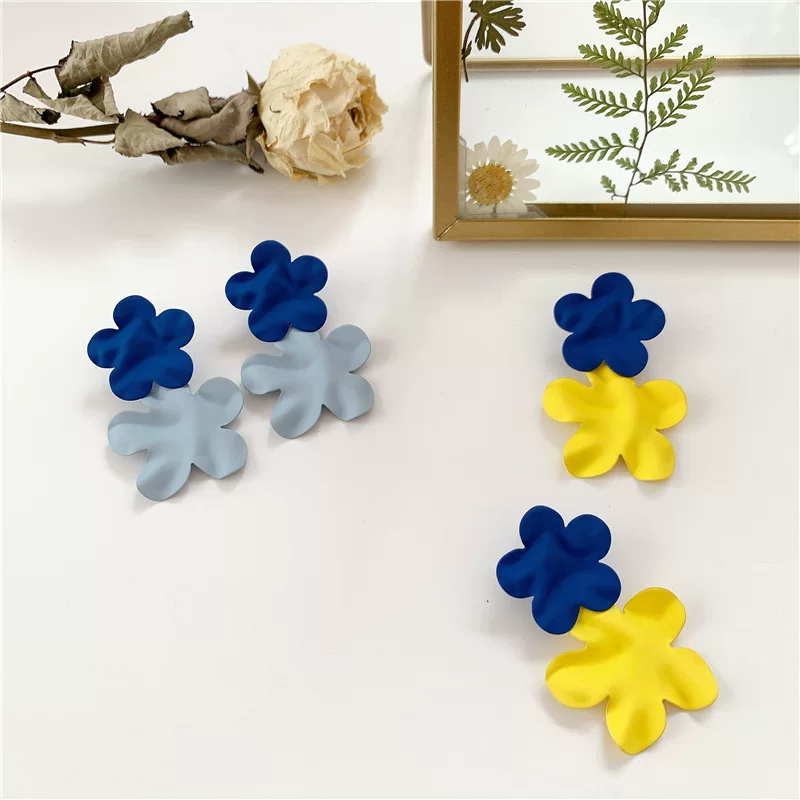 Синее ожерелье? Wait item is earrings and ear clips. Should be