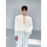 Трехмерный дизайнерский костюм из жемчуга