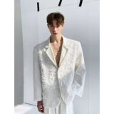 Трехмерный дизайнерский костюм из жемчуга