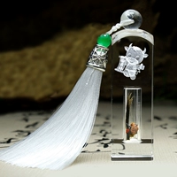 Белая печать с кисточками