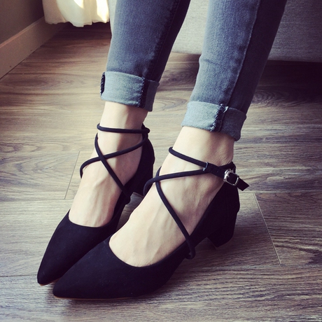 爱逛街为您找到绑带粗跟中跟鞋相关的宝贝,您可以在下面的板块中挑选